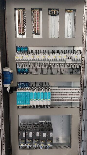 Bild 3 | Zwei CrossBoards bis 250 Ampere wurden bei Chocotech platzsparend übereinander montiert.