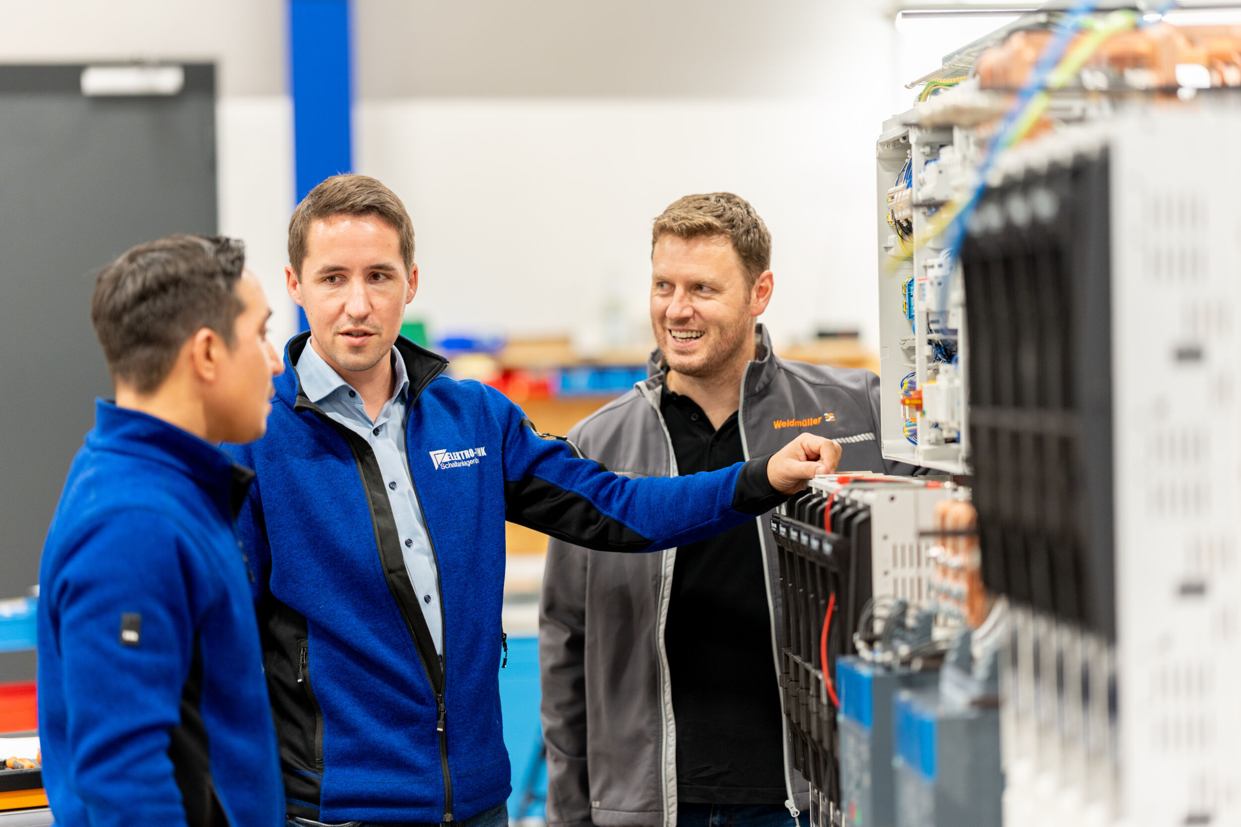 Bild 1 | Gemeinsam mit den Weidmüller Connectivity Consultans verbesserte Elektro-Fink seine Prozesse, mit spürbar höherer Effizienz bereits nach einem Jahr.