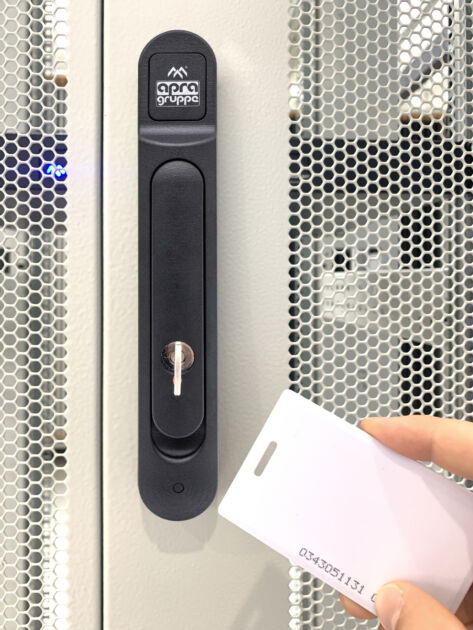 Bild 2 | Der Zugriff kann RFID-gesteuert und mittels Zwei-Faktor-Authentifizierung (PIN + RFID) erfolgen.