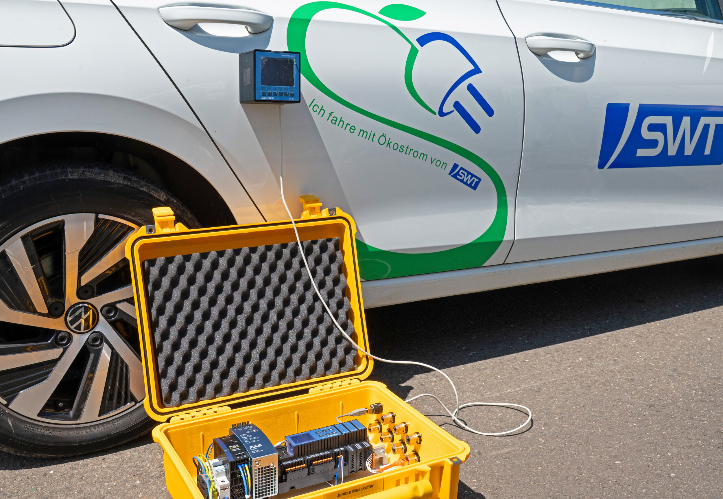 Der selbstentwickelte Messkoffer mit Remote Display RD 96 erleichtert Servicearbeiten.