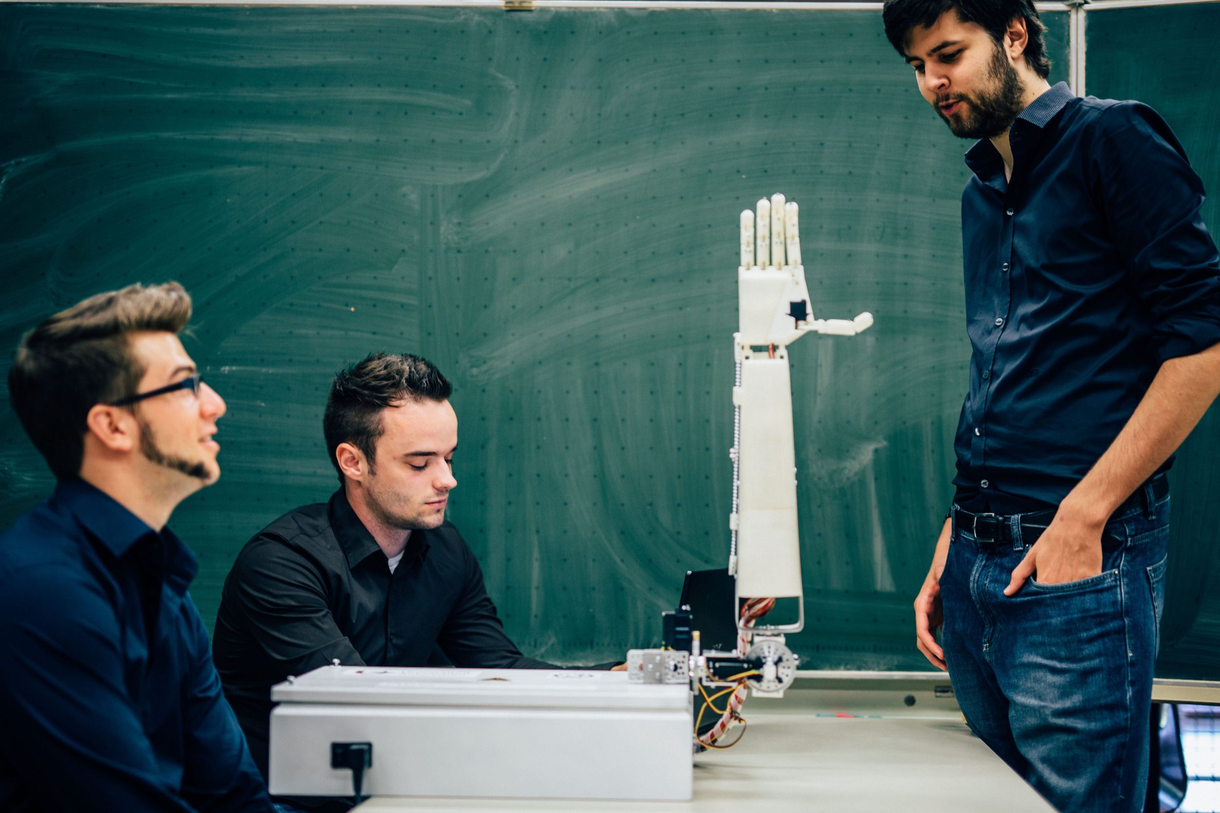 Projekt: Roboter lernt Gebärdensprache