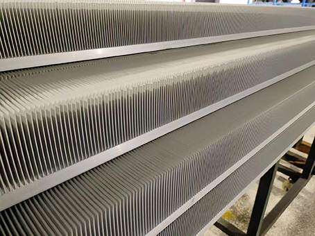 Ansicht der Skived-Fin-Kühlkörper direkt nach dem Schälen