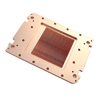 Beim Skived Fin-Verfahren werden die Kühlkörper aus einem Aluminium- oder Kupferblock herausgeschabt.