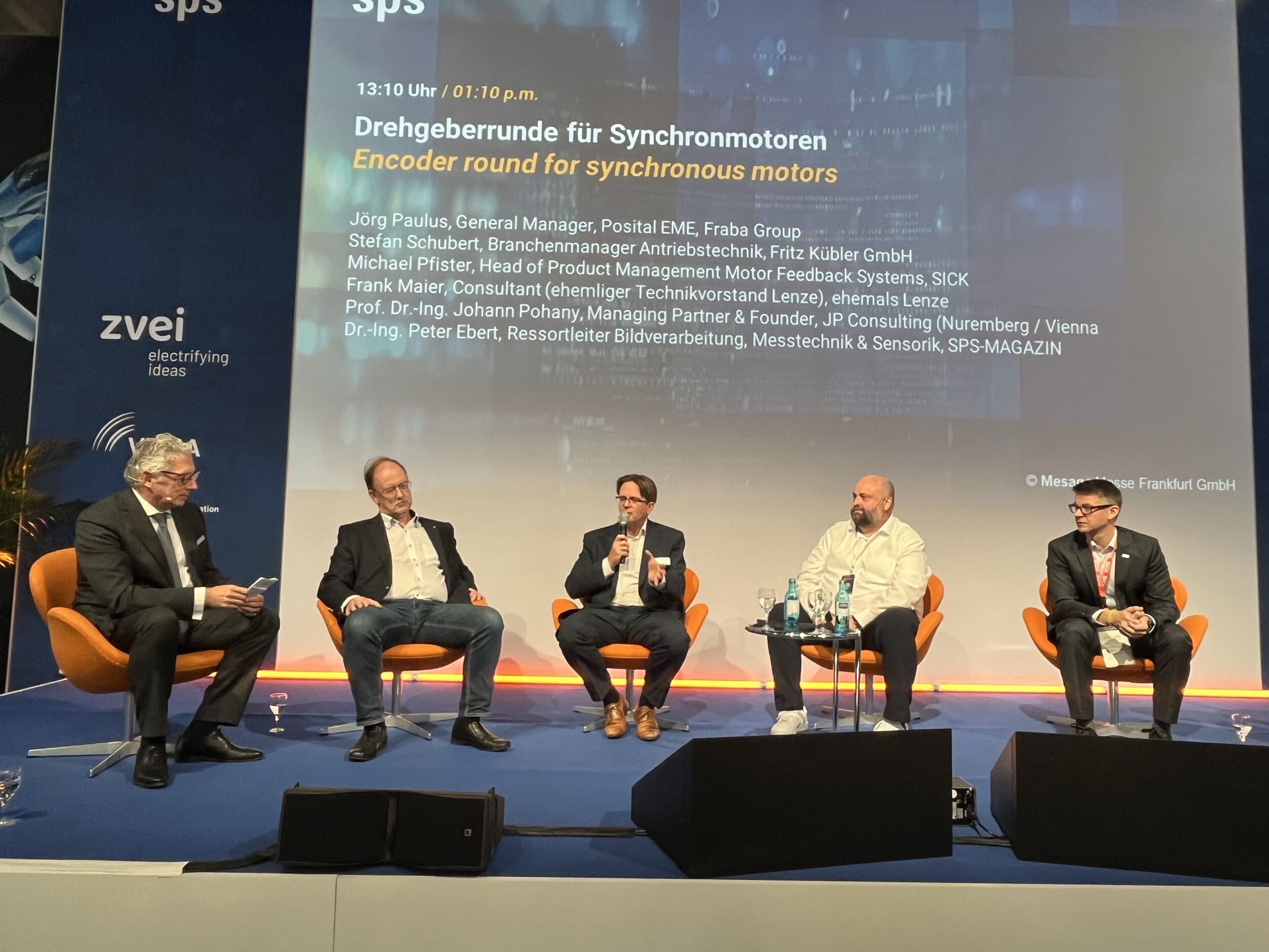 Die Teilnehmer der SPS-MAGAZIN-Drehgeberrunde (v.l.n.r.): Dr. Johann Pohany (JP Consulting), Frank Maier (ehem. Lenze), Jörg Paulus (Fraba), Stefan Schubert (Kübler) und Michael Pfister (Sick).