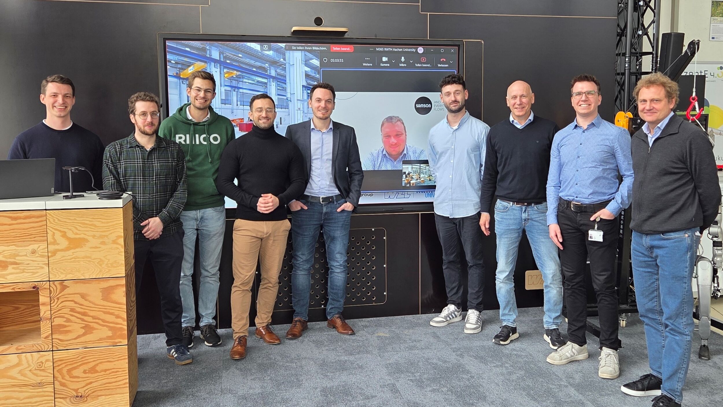 Das Projektkonsortium AutoSim: (v.l.n.r.) Patrick Dohmen, David Oster, Felix Fink, Florian Poggenburg, Jan Brinkjans, Alexander Epple, Petar Tesic, Thomas Nerzak, Simeon Häbel, Mark Haverkamp - Projektkonsortium AutoSim