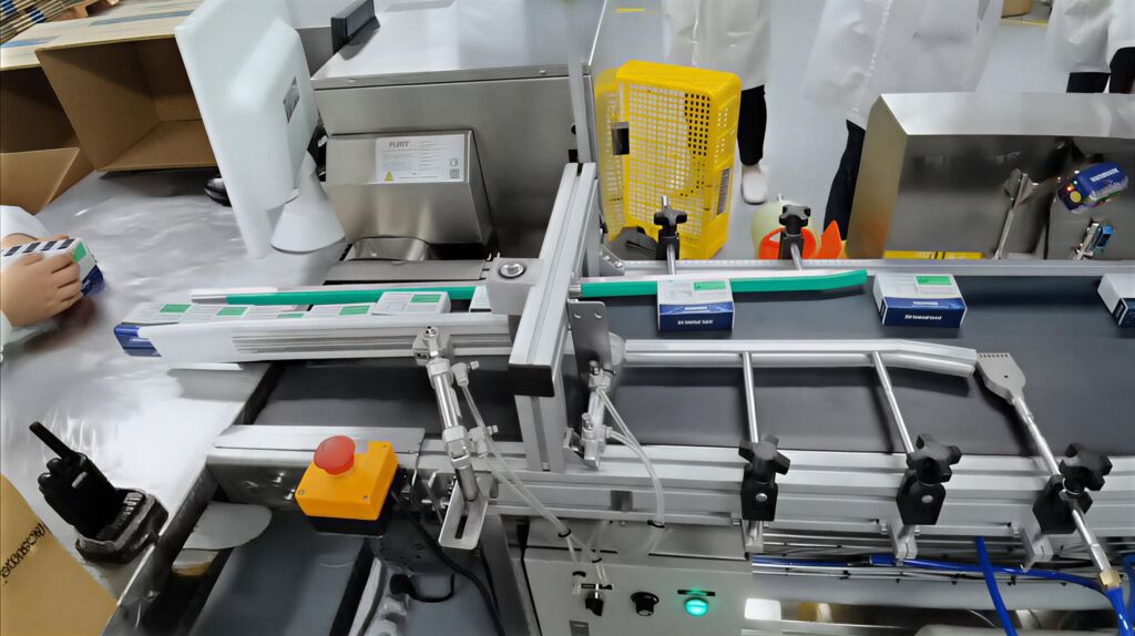 Die Zeichenkontrolle ist die letzte Inspektion, bevor die Produkte verpackt werden.