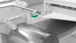 Der Ultraschallsensor ermöglicht eine zuverlässige Verbrauchskontrolle von Rollenmaterial in einer Blechschneidanlage.