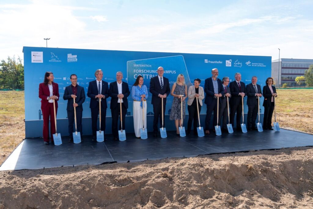 Der Spatenstich zum ersten Bauabschnitt des Lausitz Science Park in Cottbus.
