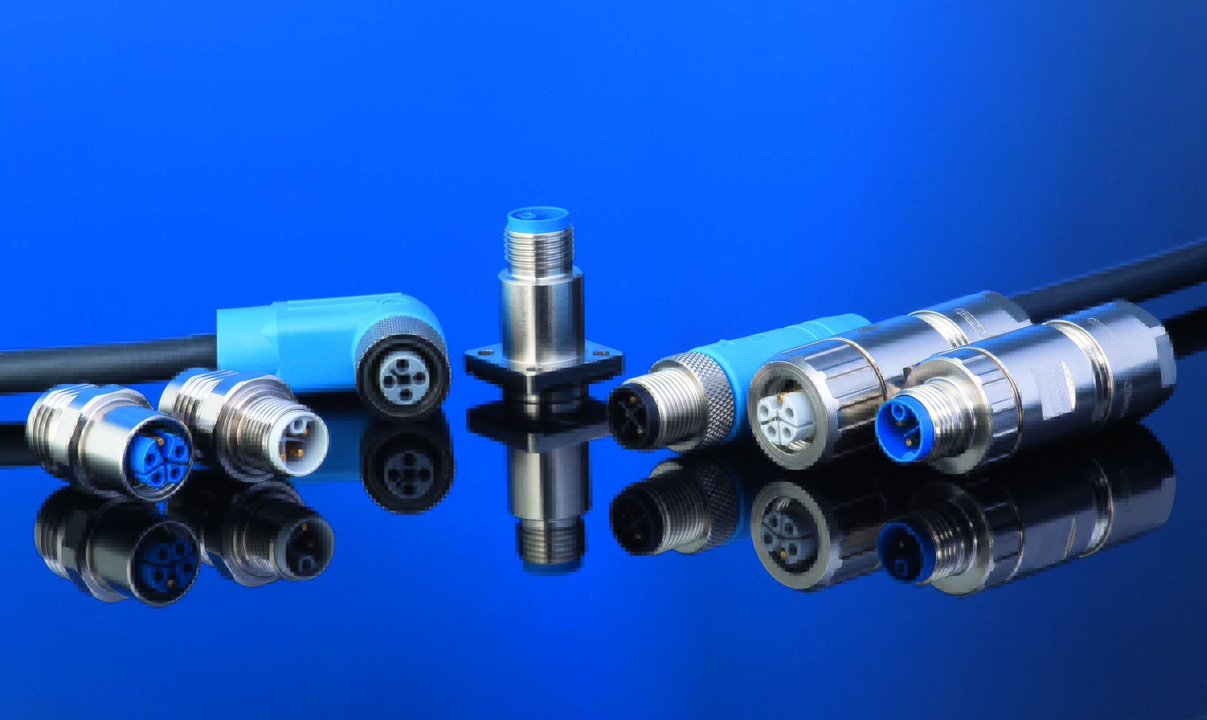 Leistungsstecker überträgt 16A
bei Nennspannung von 630V