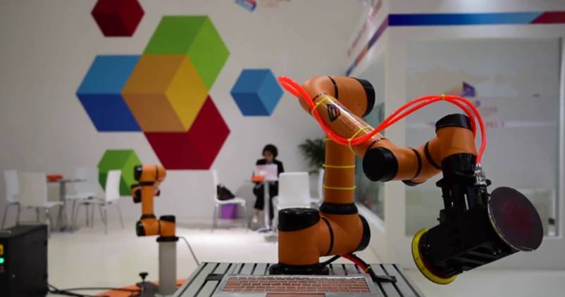 Service für kollaborierende Roboterzellen