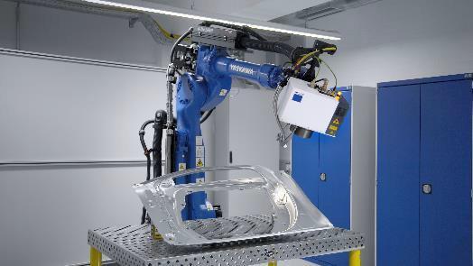 Trumpf-Fokussieroptik in Motoman-Schweißrobotern
