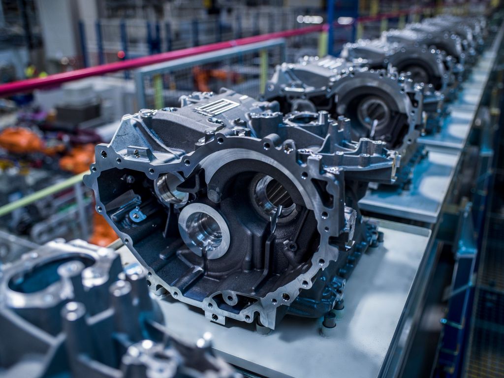  BMW setzt die CNC-Steueurng Sinumerik One in der Produktion im seinem größten Motorenwerk ein.