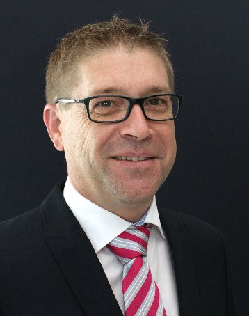 Thomas Bauer, Technischer Vertrieb Westösterreich, Rittal GmbH:
„Die automatisierte mechanische Bearbeitung der Blechkomponenten ist die logische Fortsetzung der Wertschöpfungskette auf Basis des digitalen Zwillings aus den Eplan-Programmen“