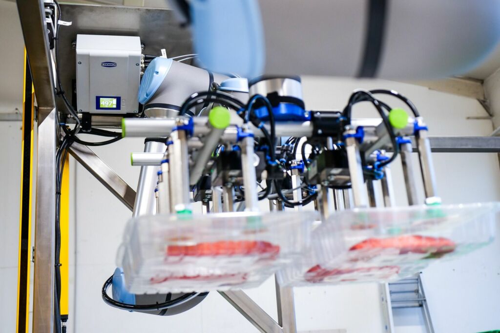 Die Compact Pump GCPi (oben links) stellt das benötigte Vakuum rein elektrisch zur Verfügung.