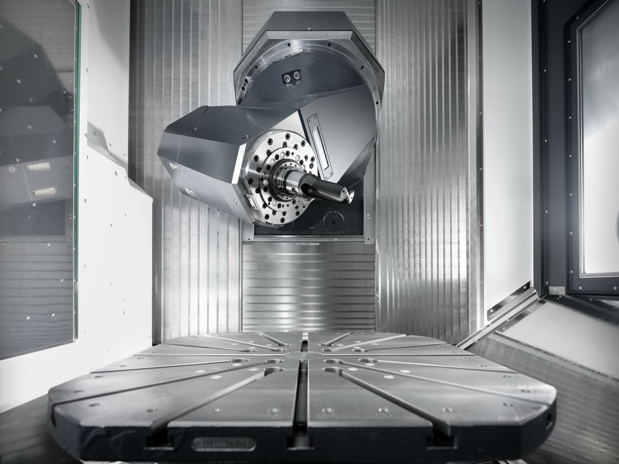 Neue CNC-Maschine mit und ohne Automation