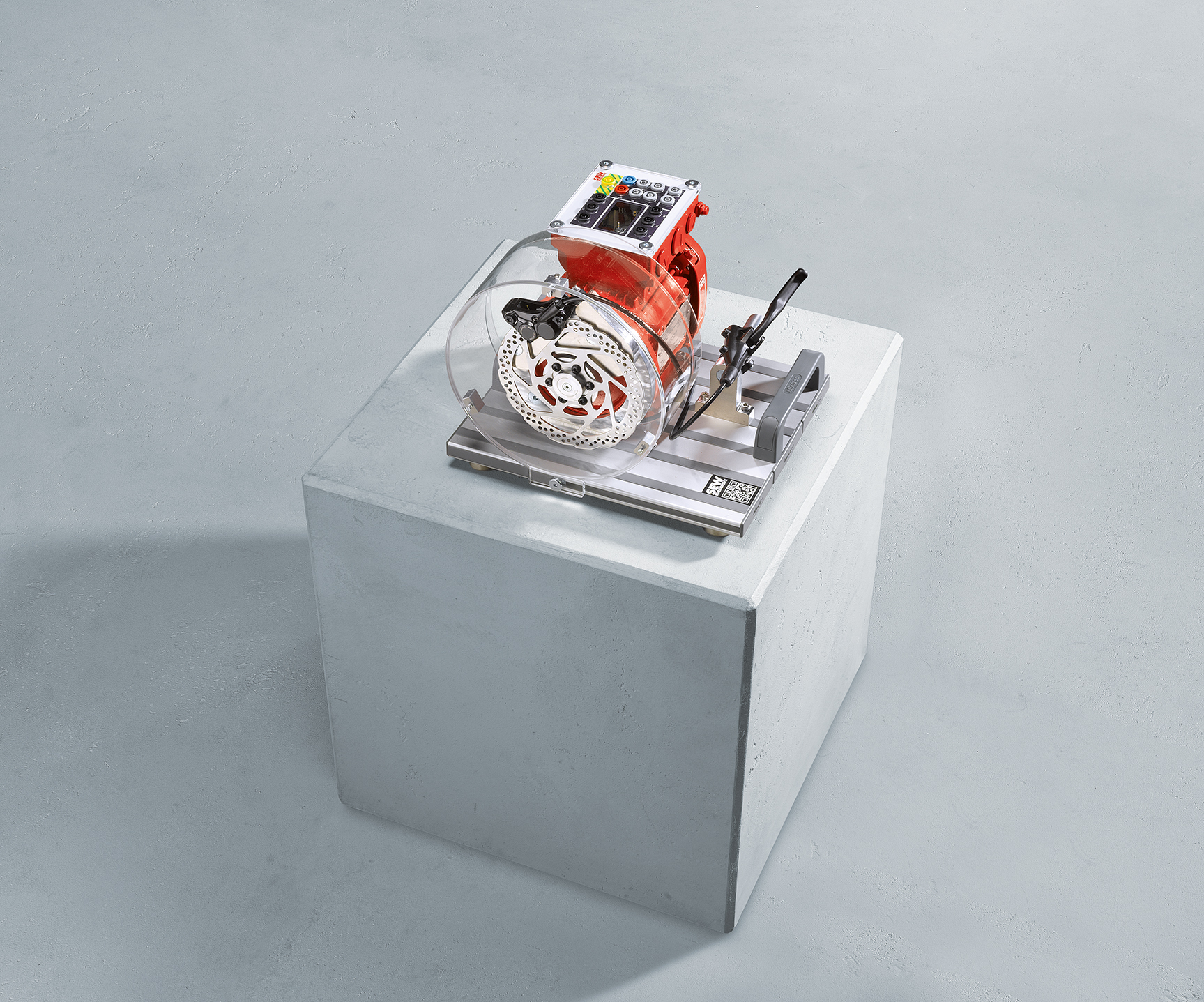 Für die Didaktikmodelle von SEW-Eurodrive wurden industrieübliche Getriebemotoren speziell modifiziert, so dass sie beliebig oft montiert und demontiert werden können.