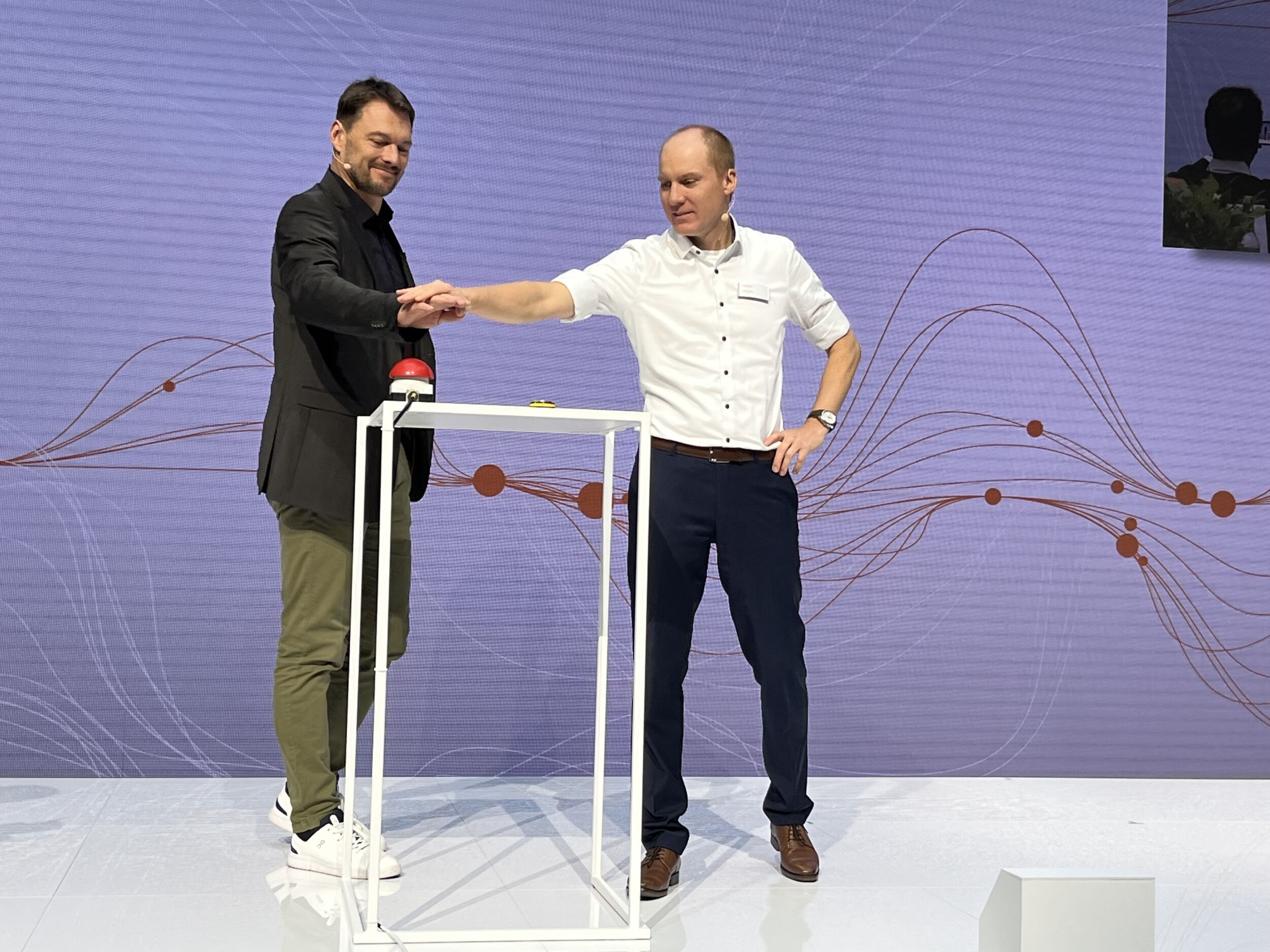 Kuka verstärkt digitales Angebot