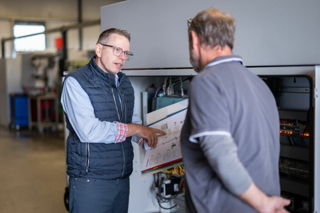 Jens Müller: "Selbst wenn ich durch die Integration neuer Komponenten die Maschine noch sicherer gemacht habe und die Technik funktioniert, habe ich eventuell so tief in die Sicherheitstechnik eingewirkt, dass die Maschinensicherheit generell neu bewertet werden muss"