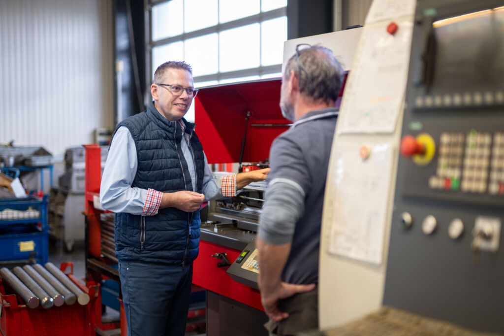  Als zertifizierter ISO- und EU-Sachverst&auml;ndiger f&uuml;r Maschinensicherheit und Arbeitssicherheit unterst&uuml;tzt M&uuml;ller & Partner Sachverst&auml;ndige ganzheitlich - angefangen von Herstellerpflichten (CE-Kennzeichnung) bis zu Betreibern (Arbeitssicherheit). 