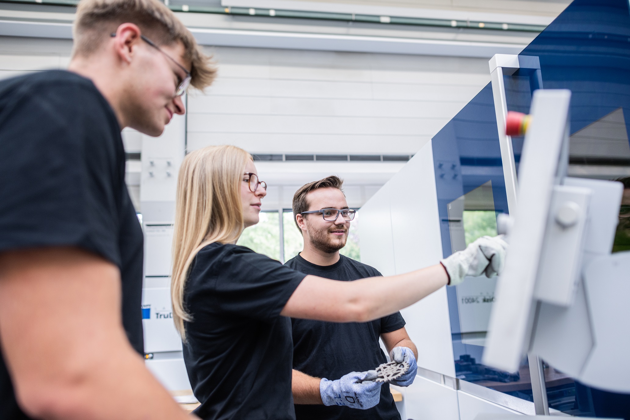 Trumpf setzt bereits seit Jahren auf die Ausbildung im digitalen Bereich – jetzt sogar mit einem eigenen Studiengang zu Künstlicher Intelligenz.