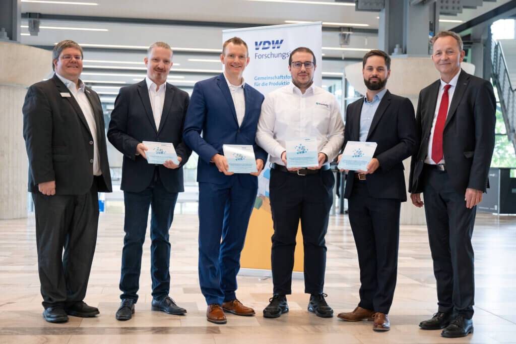 Preisverleihung für das VDWFI 'Projekt des Jahres' auf der EMO Hannover 2025. Von links nach rechts: Dr. Alexander Broos, Dr. Robert Tehel, Nico Wagner, Martin Wagner, Simon Thom, Dr. Stephan Kohlsmann.