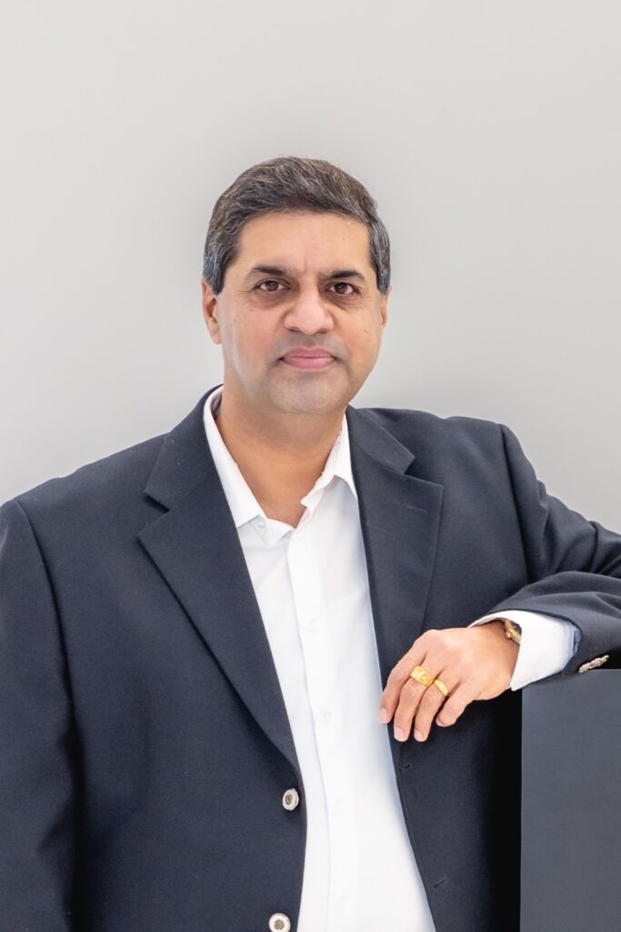 Sridharan Rangarajan, Vice President & Global Product Group Manager Software
"Die wettbewerbsfähigsten Maschinen von heute zeichnen sich durch ihre Software aus. Mit modernen Entwicklungswerkzeugen und KI helfen wir OEMs, innovative Ideen schnell in mark