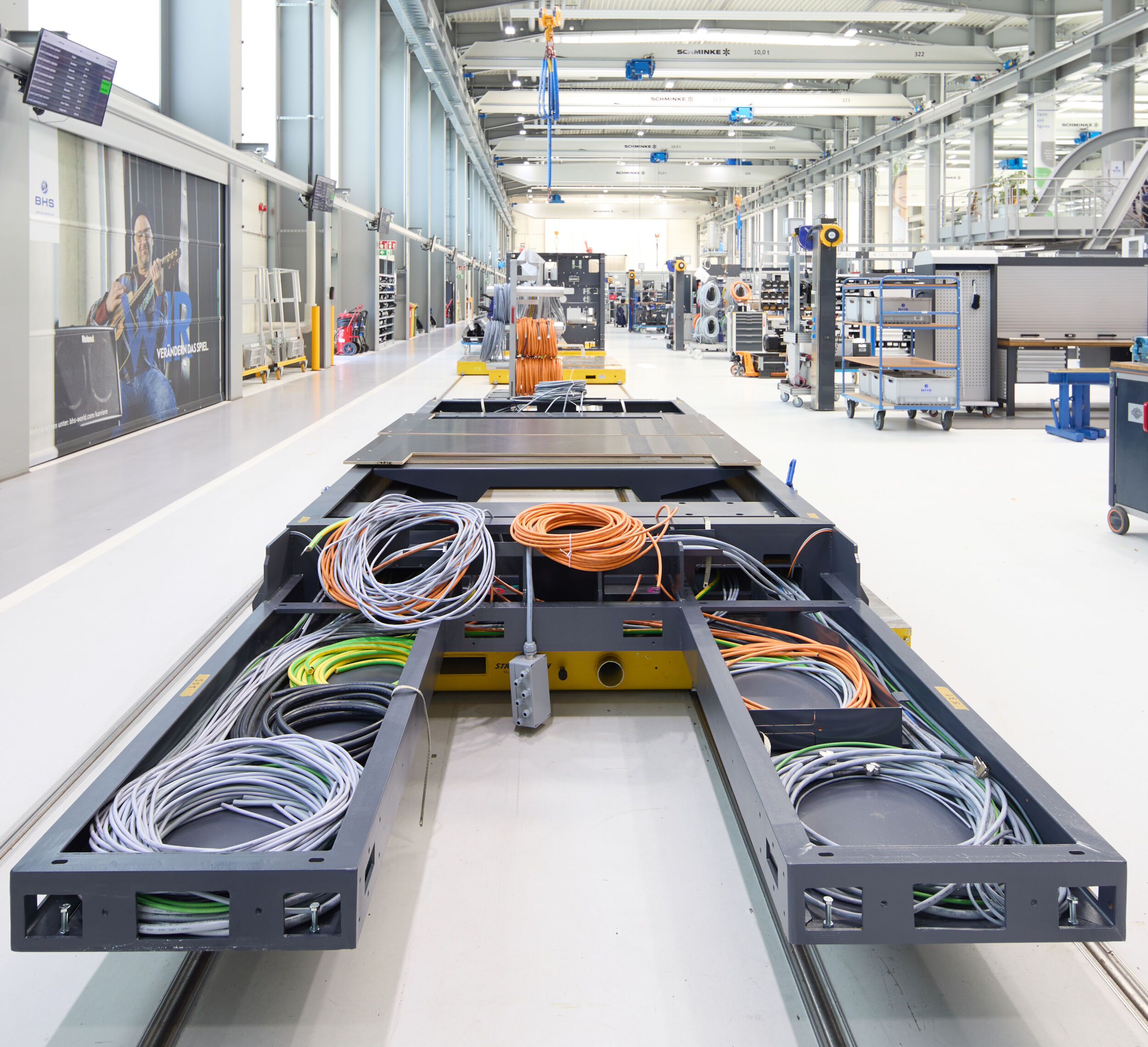 Die einzelnen Anlagenteile werden bei BHS Corrugated zusammengebaut und anschließend zum Kunden transportiert – erst dort erfolgt die Endmontage.