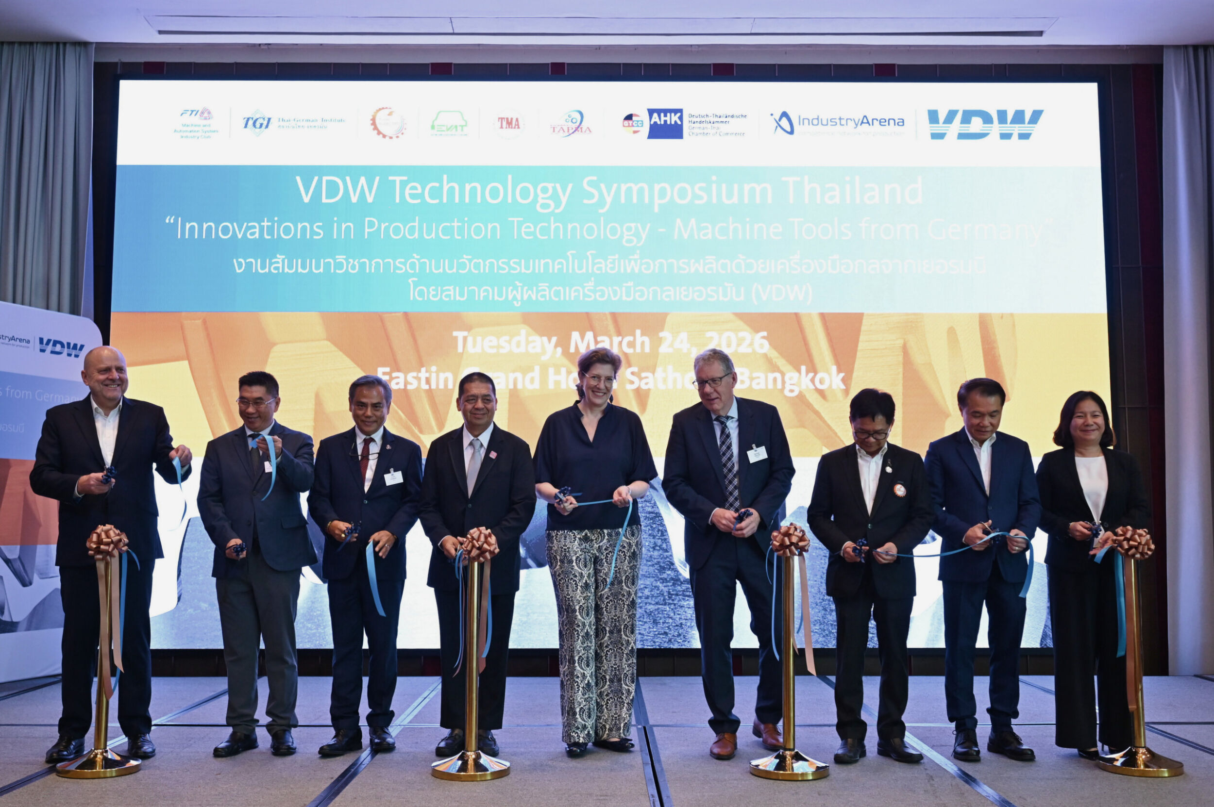 Die Ribbon Cutting Ceremony, eine Tradition in Thailand zur Eröffnung einer Veranstaltung, leitete das Symposium ein.