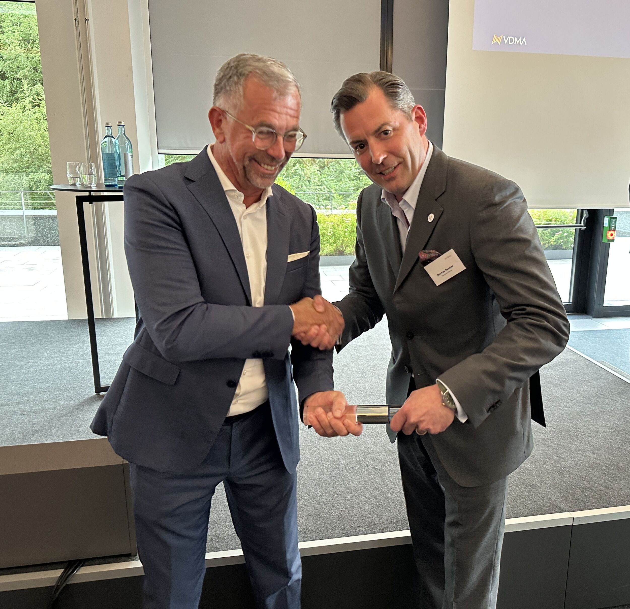 Staffelübergabe von Christian Traumann (links) an Markus Rustler (rechts).