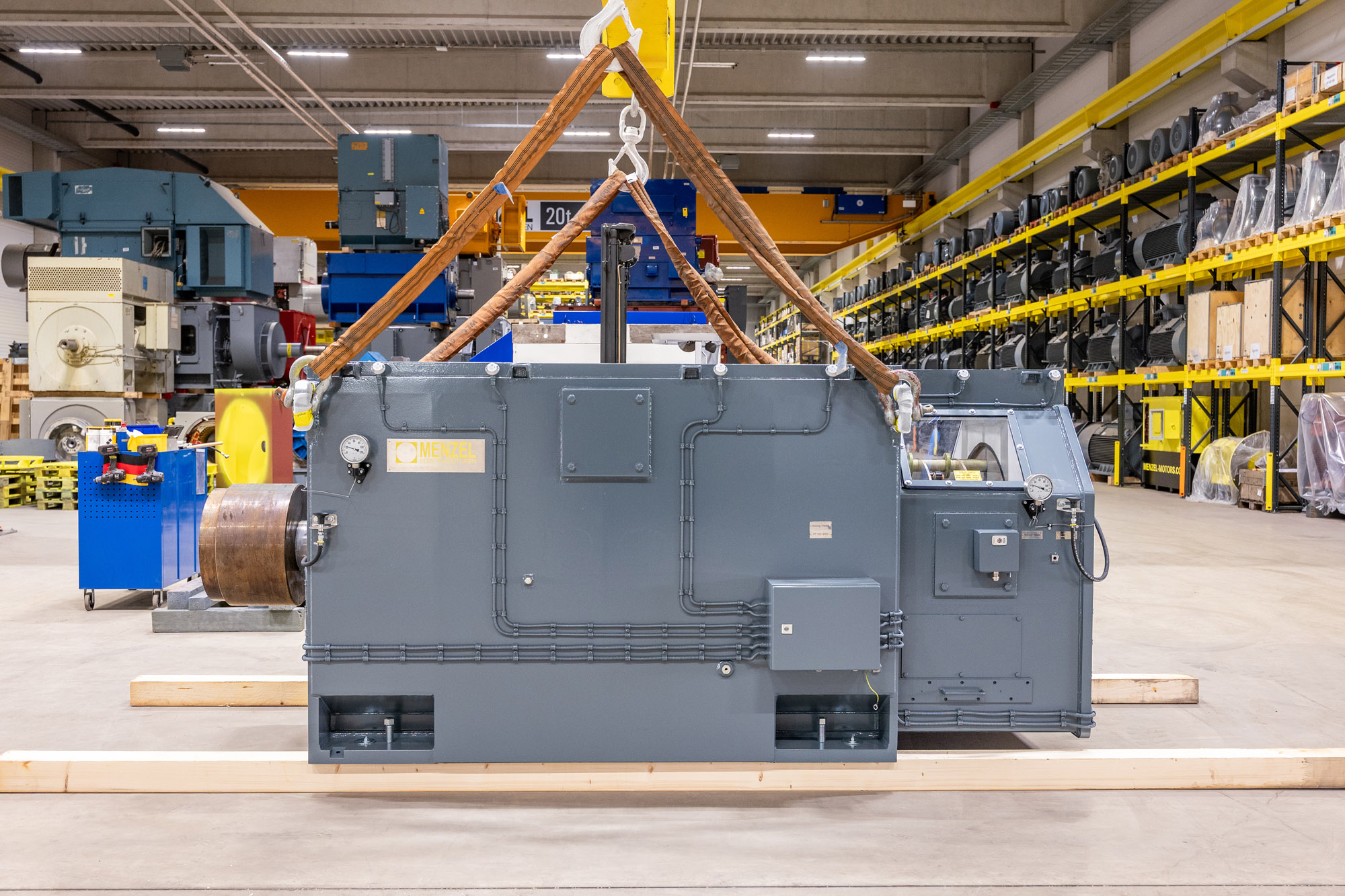 Menzel Elektromotoren baute einen lagervorrätigen Schleifringläufermotor kurzfristig für den Metallschredder um.