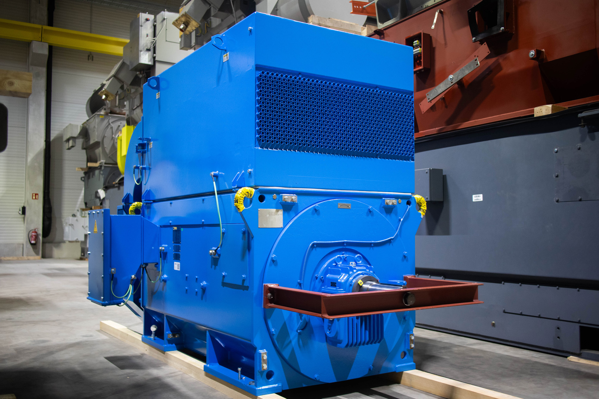 Große Industriemotoren haben regulär Lieferzeiten ab sechs Monaten – Menzel Elektromotoren dagegen lieferte einer Raffinerie in nur zwei Wochen einen neuen Ex-ec-Pumpenmotor.