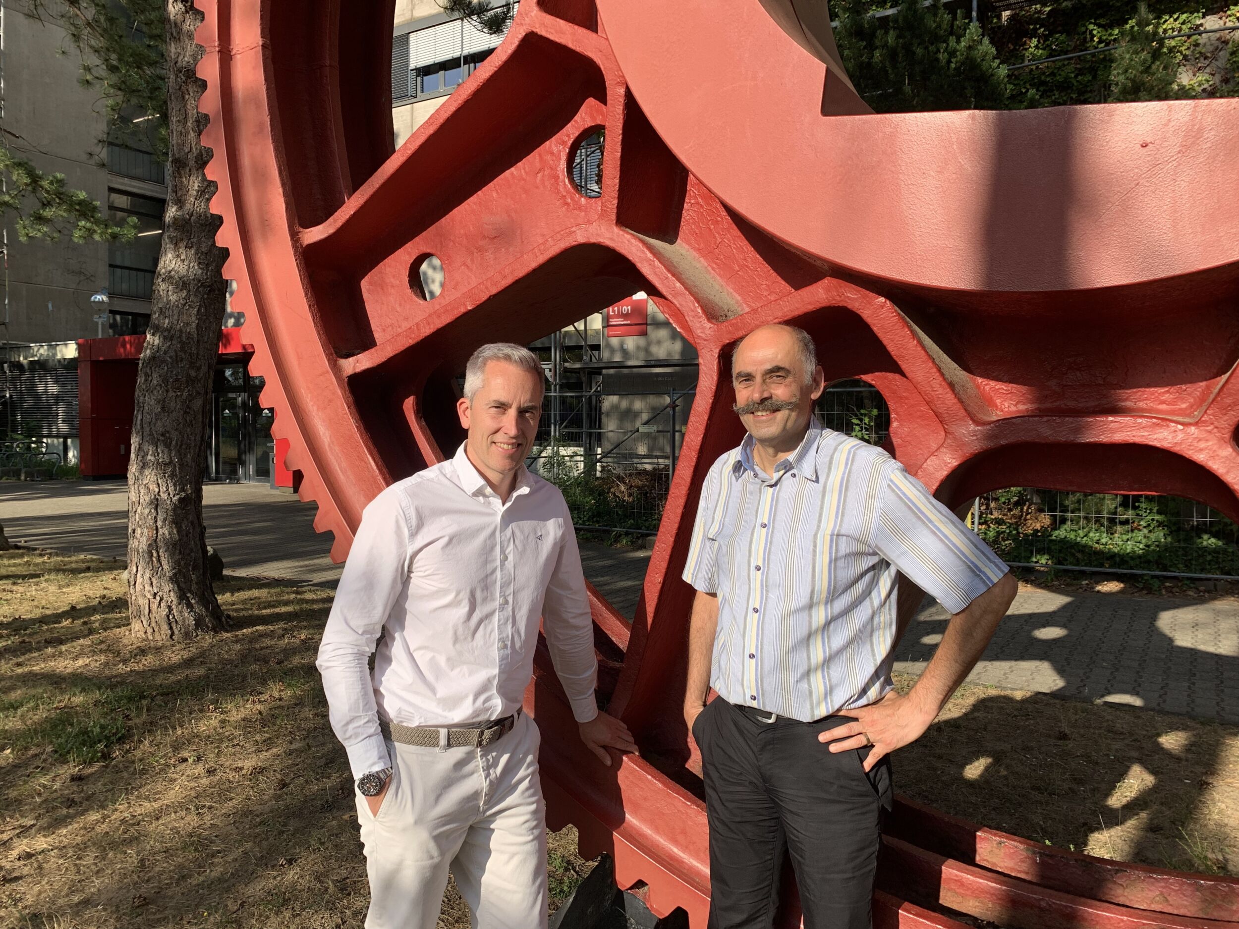 (v.l.) Lantek-CEO Alberto López de Biñaspre und Christoph Lenhard, Leiter des deutschen Lantek-Büros und Vertriebsleiter für die DACH-Region.